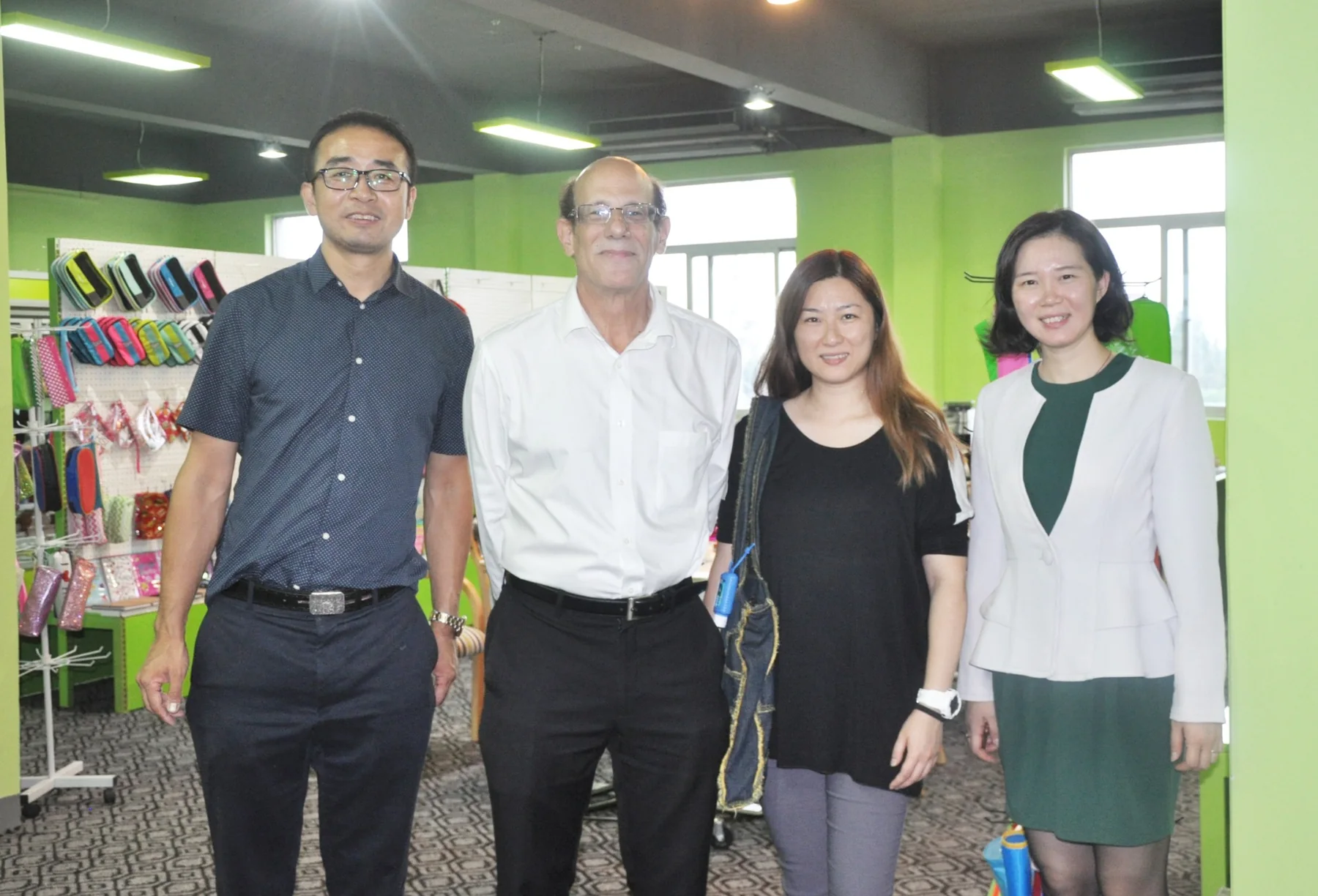 Customer visit in the Ningbo Happiness product showroom
