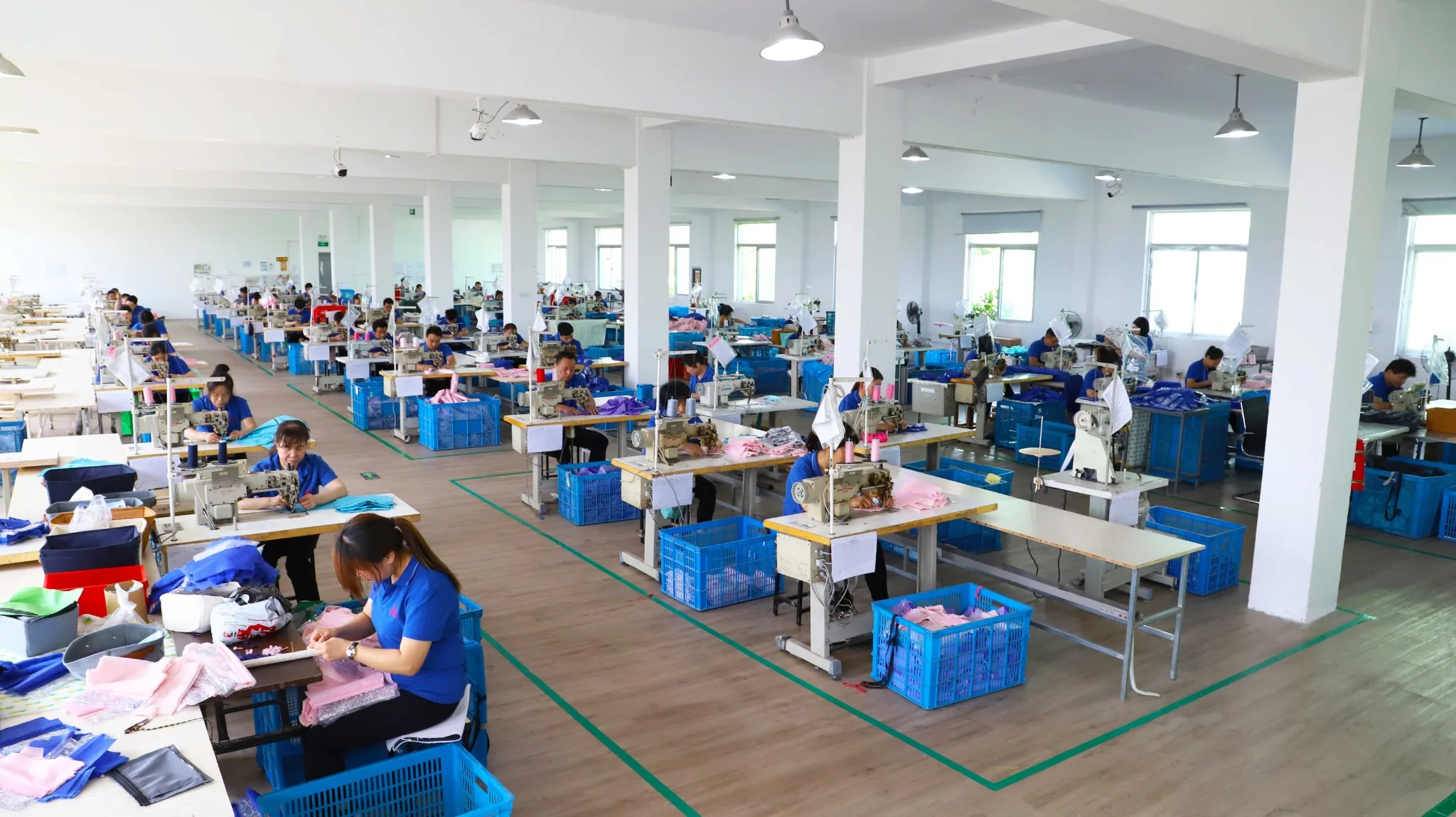 Real Ningbo Happiness sewing and production workshop