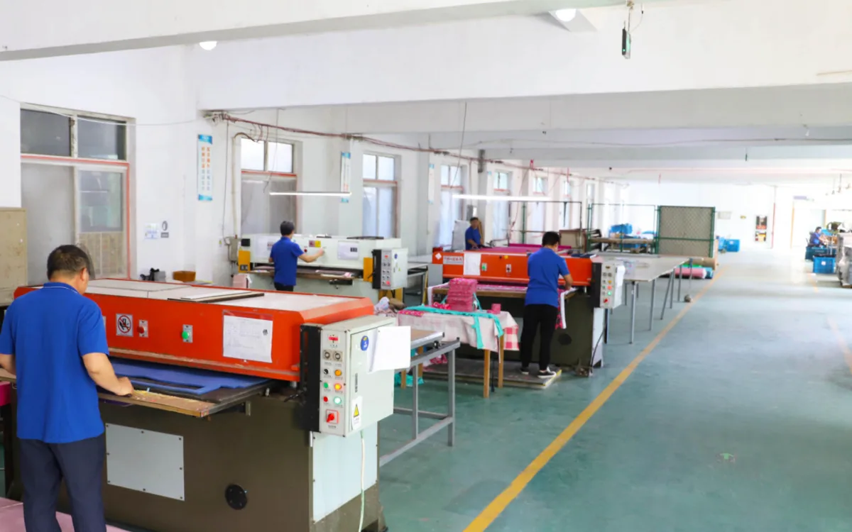 Cutting workshop during bulk production